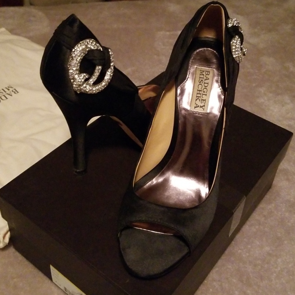 Badgley Mischka Eavan 8 1/2 black heels